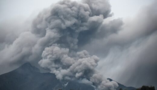 火山噴火　〜世界の約1割の活火山が存在する、火山大国　日本〜